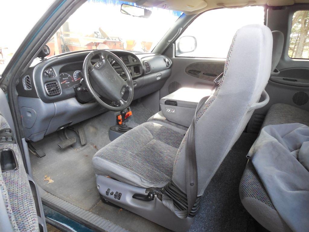 05 interior.jpg