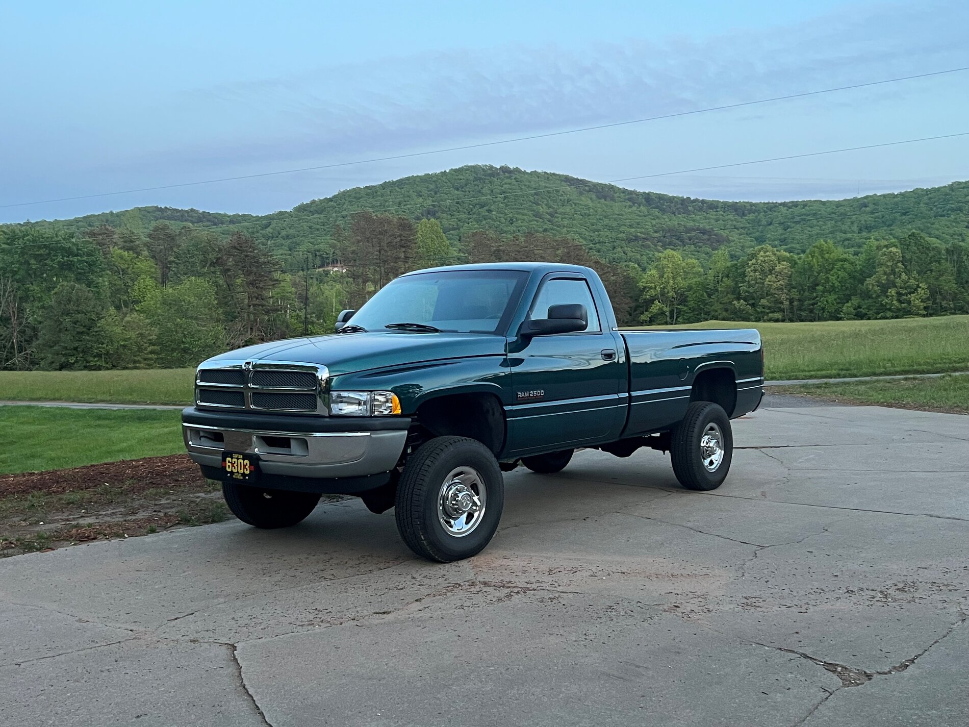 1995 Dodge Ram 2500-1.jpg
