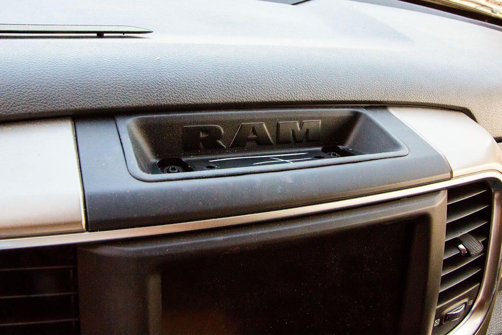 2014-RAM-DASH.jpg