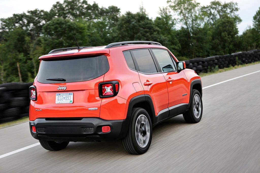 2017-Jeep-Renegade-Latitude-rear-three-quarter-in-motion.jpg