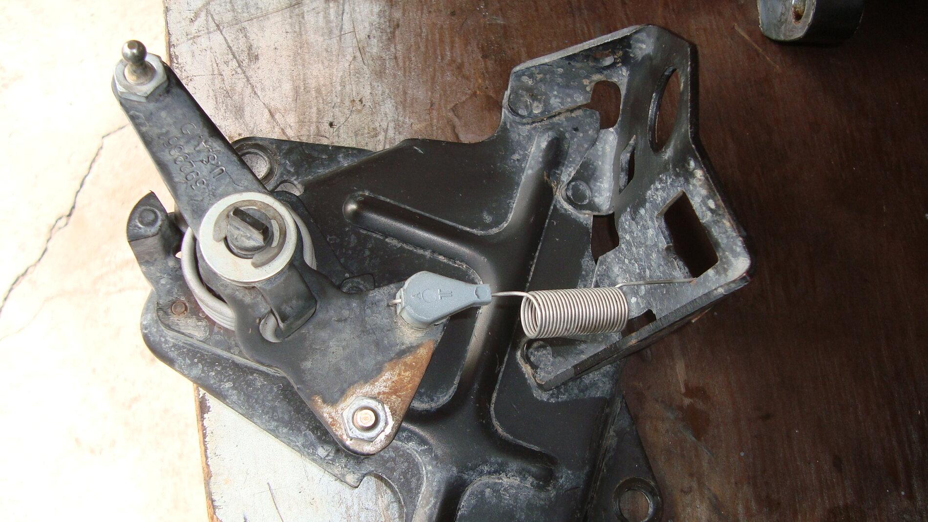 94-98 bracket spring.JPG