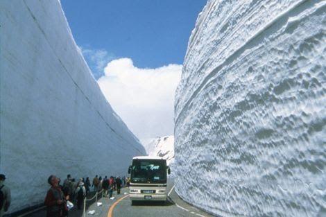 9f4dfd4f_japan-snow-road-3.jpg