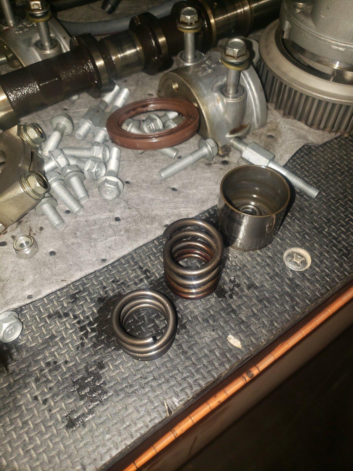 broken valve spring.jpg