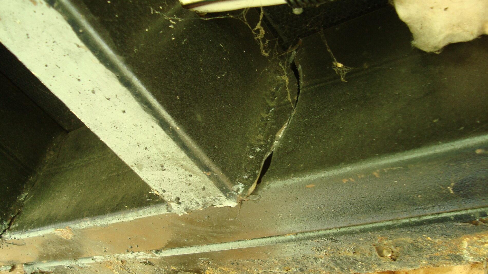 cracked frame 1.JPG