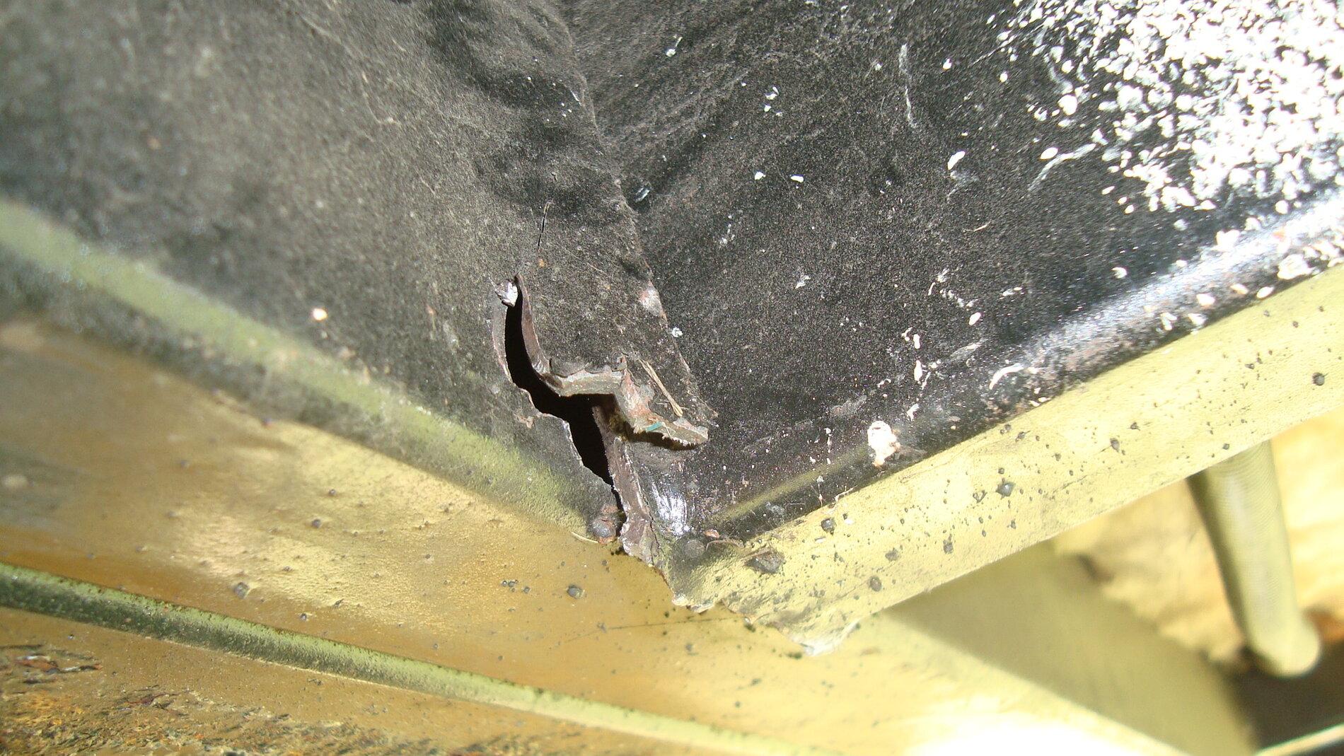 cracked frame 2.JPG
