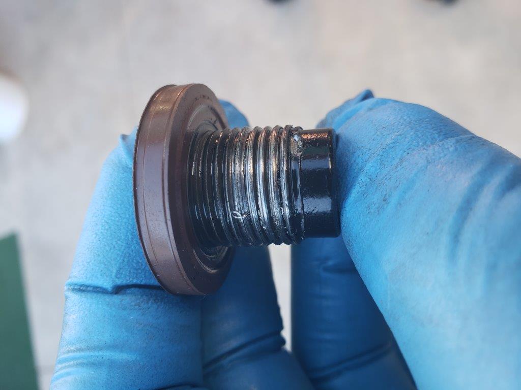 drain plug.jpg