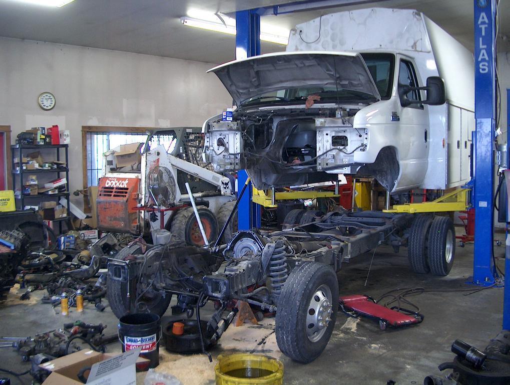 engine removal on ford van diesel 002.jpg