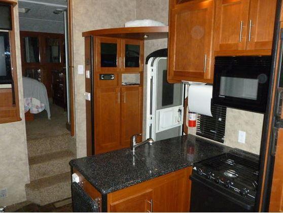 Fuzion302.kitchen2.JPG