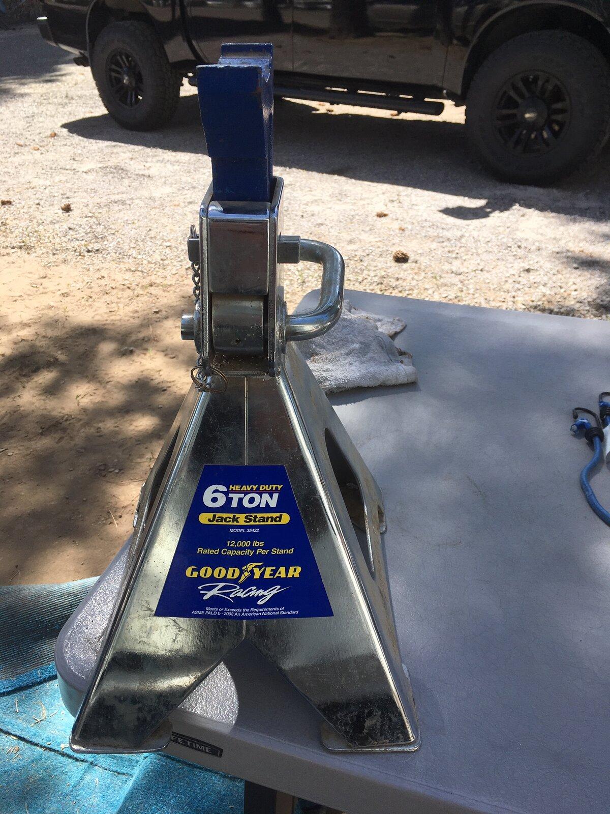 jackstand.JPG