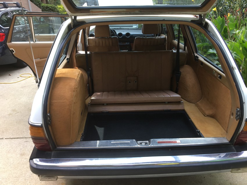 Merc---back-door-open.jpg