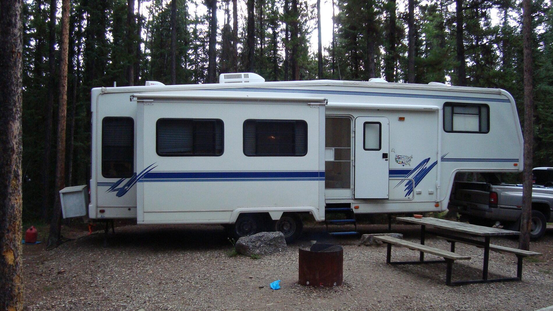 Pierre Gray Lakes campground.JPG