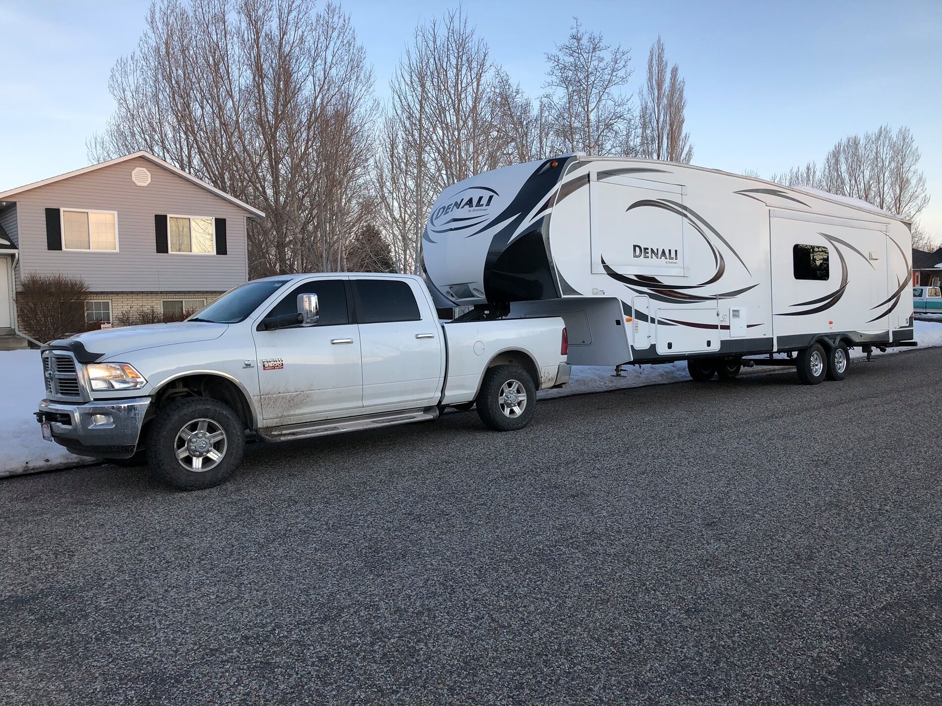 RAM and 5th wheel.jpg
