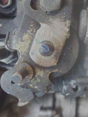 throttle linkage marks - Copy.jpg