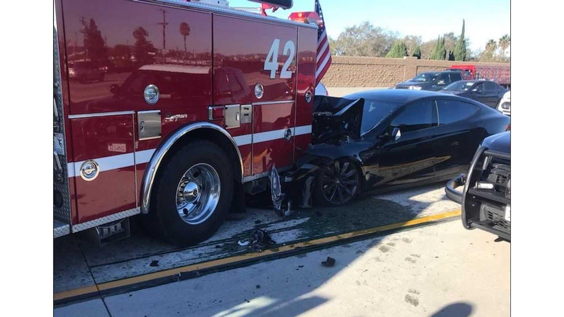 update-2-tesla-model-s-rear-ends-stopped-fire-truck-drive-log-released.jpg