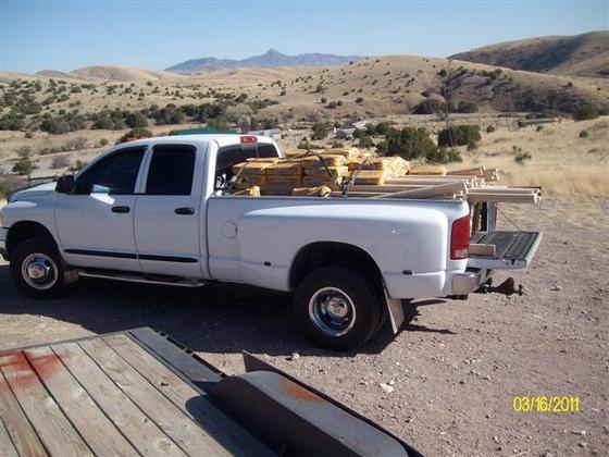 zoom for bed rail caps ss nerf bars--look at that stance. with load!!.jpg