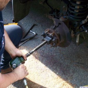 Hub Puller in action