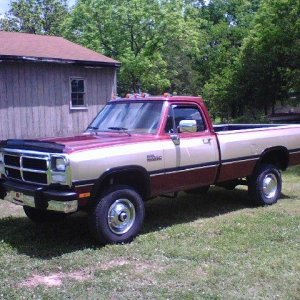 1992 LE W250 5-spd 4x4 Colorado Red & Champaigne