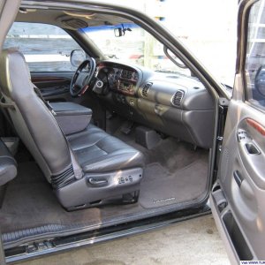 Dual power seats!!