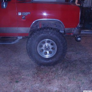 Another pic of the new 39.5" Super Swamper TRXUS Tires