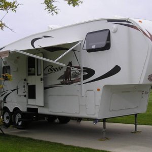 New 2010 318SAB Cougar
