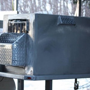 added spill proof water bowl and food dish to kennel