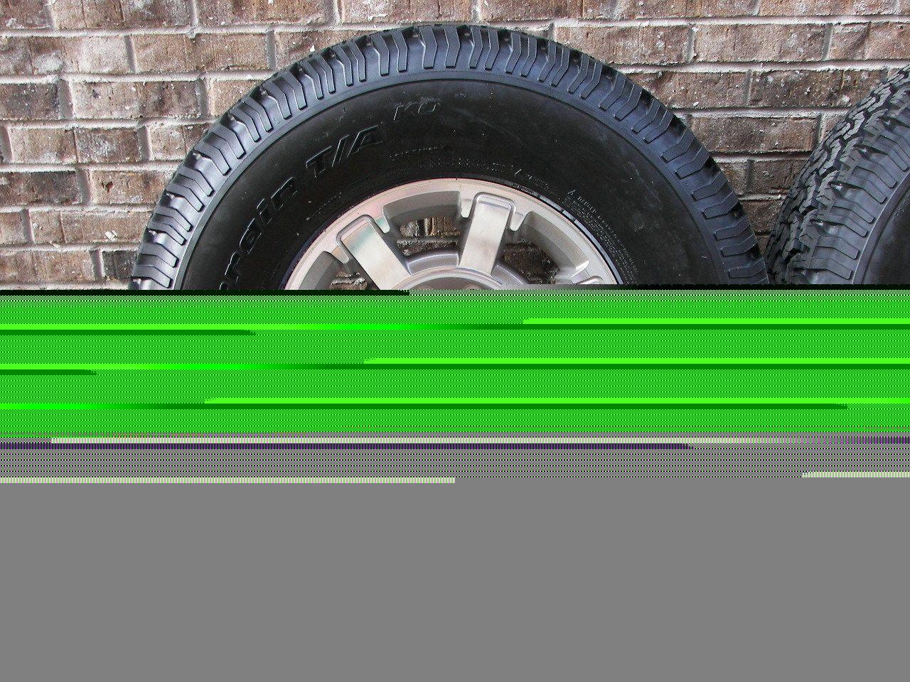 '08 H2 tire rim combo close-up