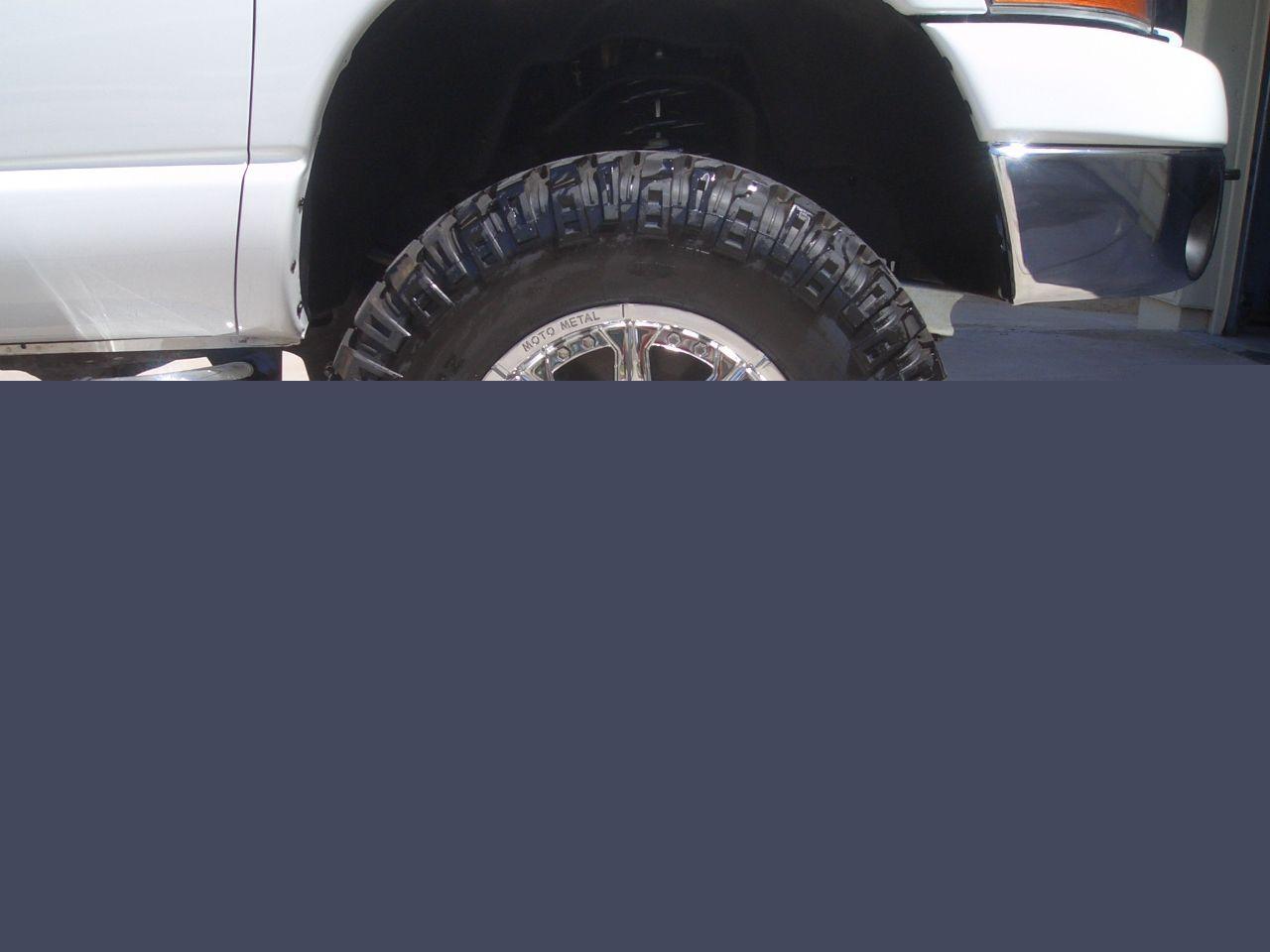 18x9 Moto Metal 954 w 325/65 Mickey Thompson MTRs