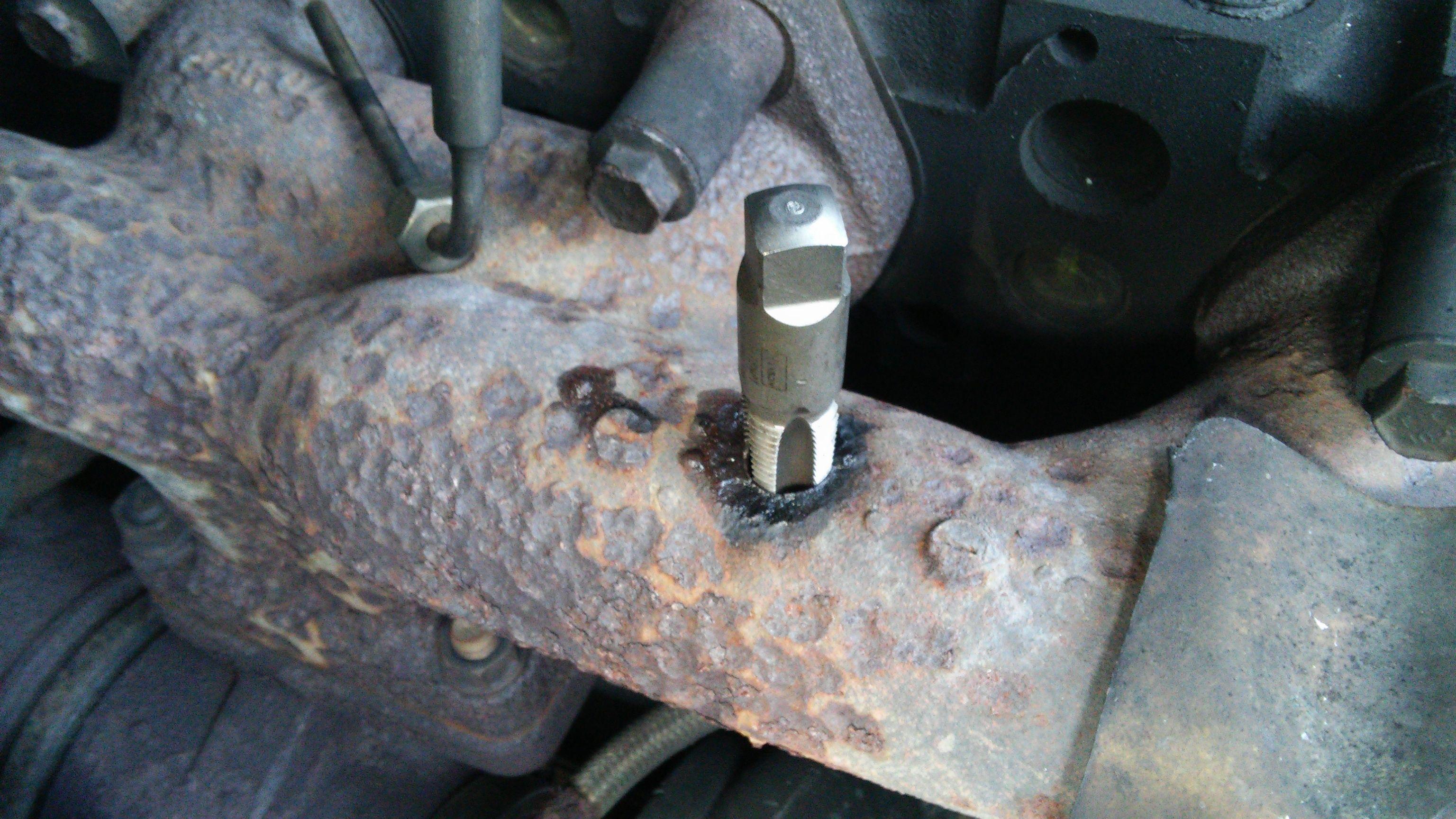 20190602_171409 Chasing Rusted 1'4-18 NPT Threads
