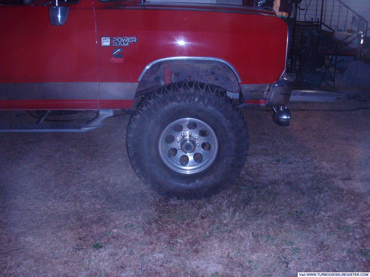Another pic of the new 39.5" Super Swamper TRXUS Tires