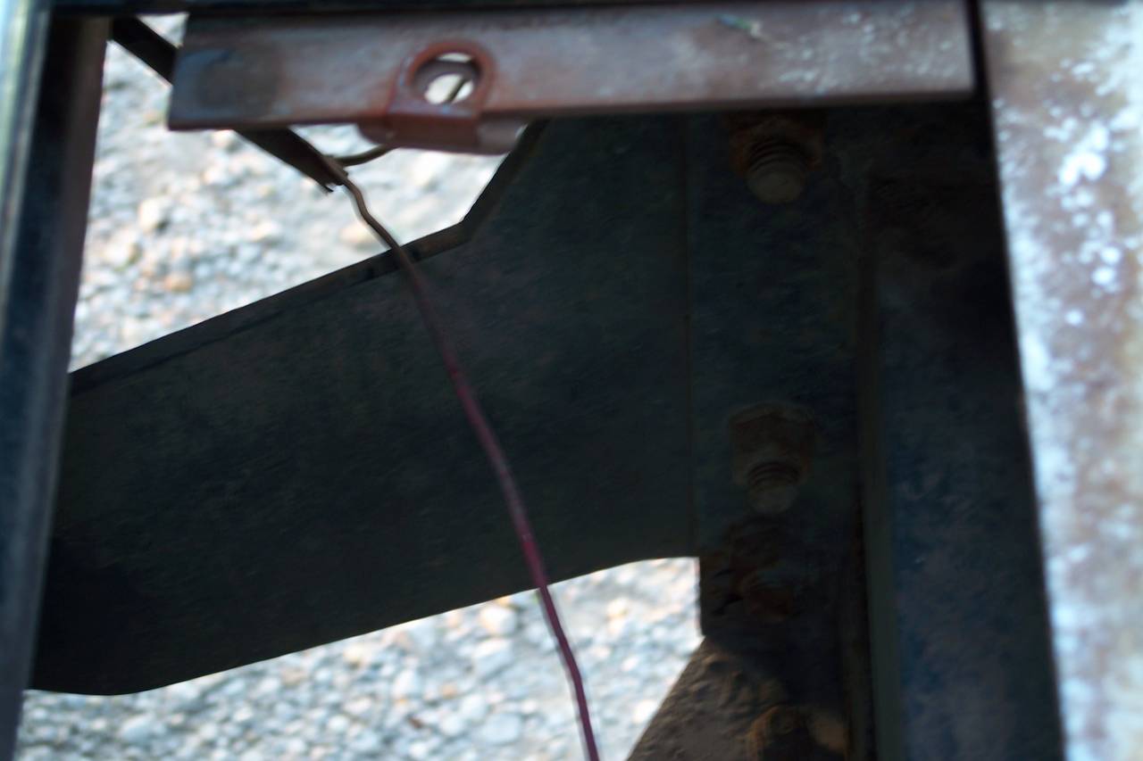 Bumper to mounting bracket left side
