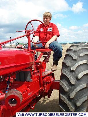 Duncan_and_Farmall_H_puller