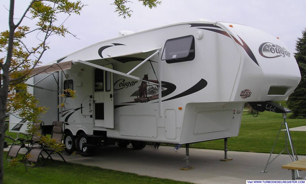 New 2010 318SAB Cougar